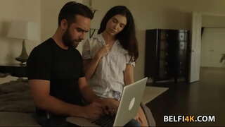 ���னியா அழகி தேவைகளை ஒரு பெரிய காயி or மாங்கா நீட்டி அவளது