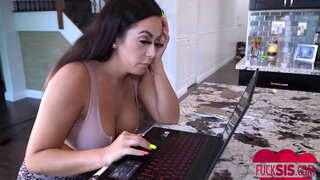 Сестра любить мене - Кікі Клаут