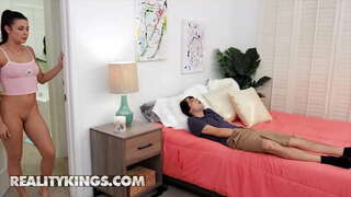 Reality Kings - RK Galvenais - Kailija Raķešu, Ricky spāņu - Lapiņas Sēdeklis