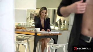 Romanian Babe Rakastaa Hyvää Assfucking Aloittaa Hänen Päivä