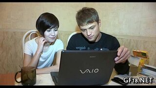 Söpö, babe laajentaa jalat