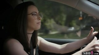 Casey Calvert chuaigh a phiocadh suas a rudaí as a cuid sean -