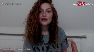 Horké německé amateur babe používá tuku robertek protáhnout její těsné kundičky a sténání hlasitě, dokud ona cums